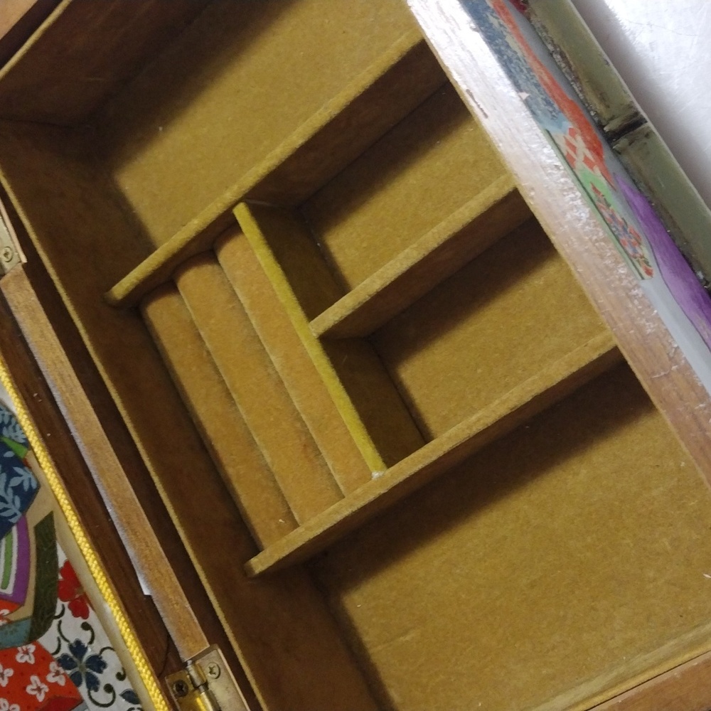 Mementos Box - Picture 3 of 11